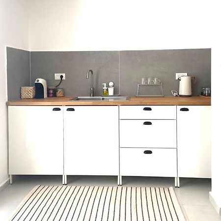 Appartement אירוח השקד - 10דק' משדה התעופה à Giv'at Koach Extérieur photo