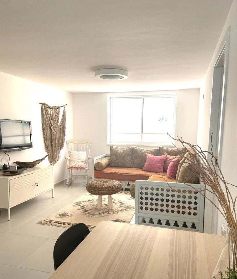 Appartement אירוח השקד - 10דק' משדה התעופה à Giv'at Koach Extérieur photo