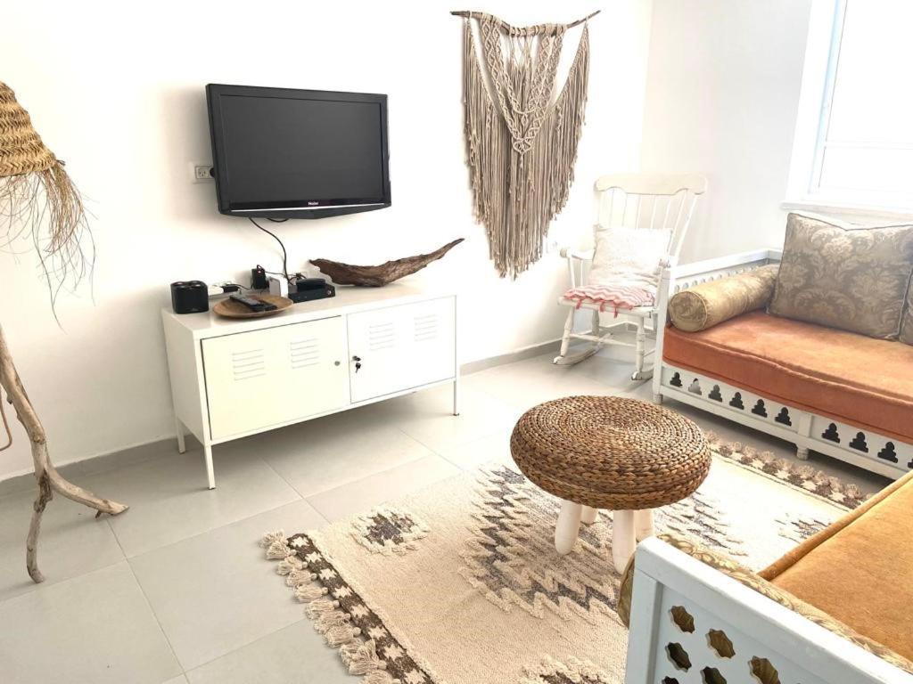Appartement אירוח השקד - 10דק' משדה התעופה à Giv'at Koach Extérieur photo