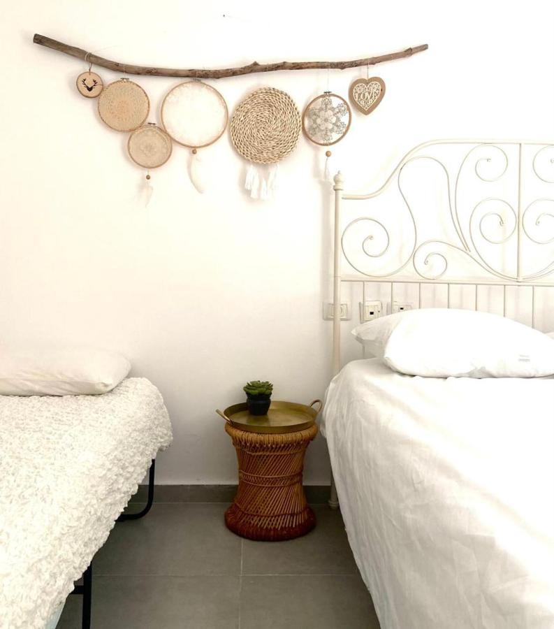 Appartement אירוח השקד - 10דק' משדה התעופה à Giv'at Koach Extérieur photo